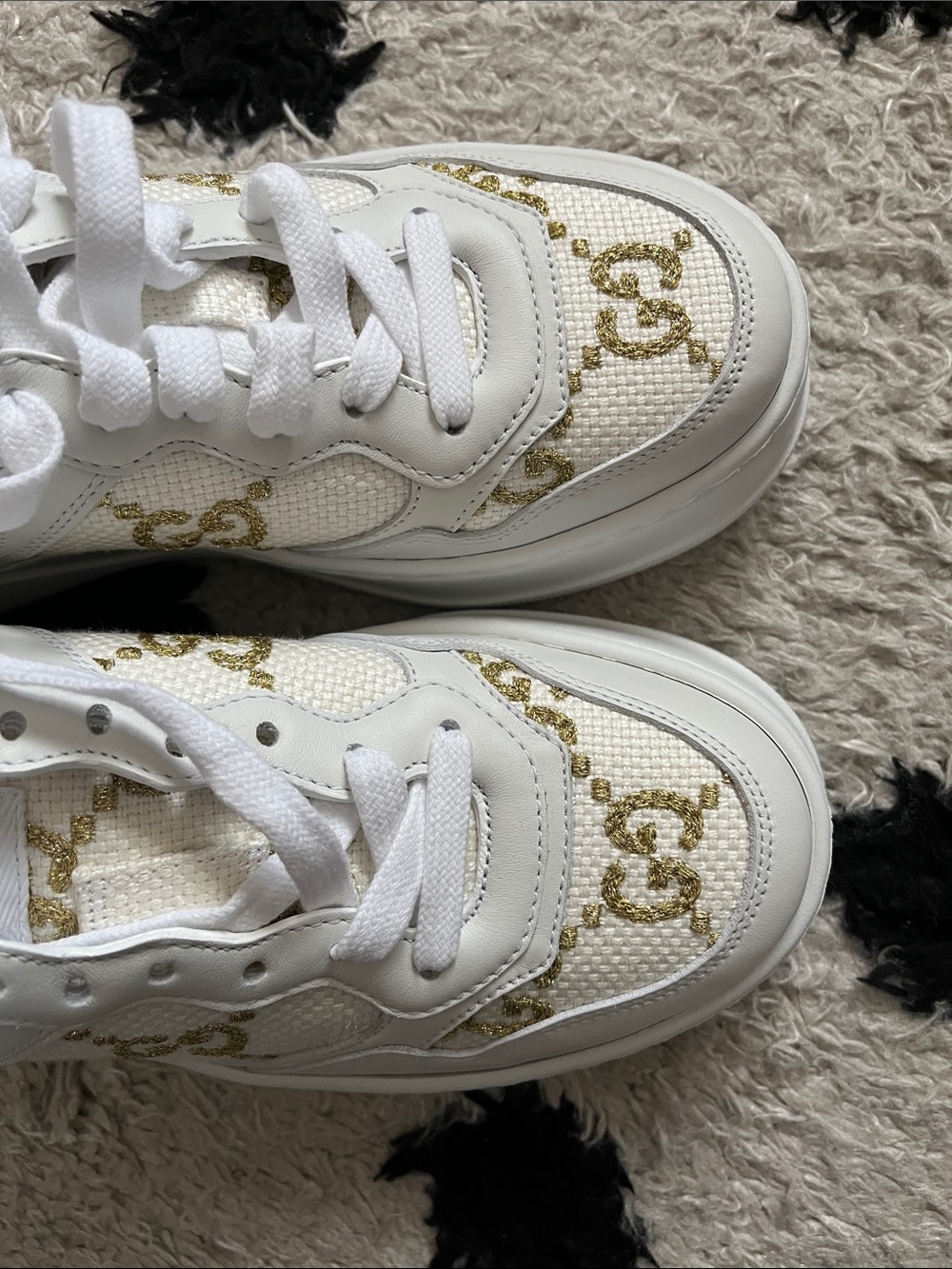 Gucci White Sneakers with Gold GG Embroidery size 6 new - Picture 2 of 14